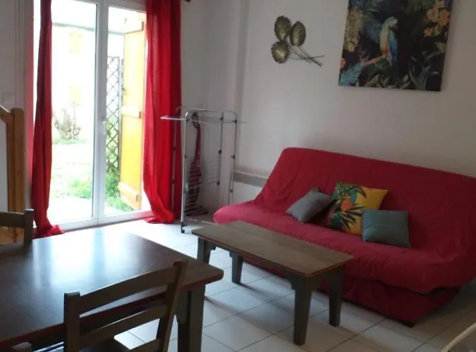 T3 Duplex La Maison Du Perroquet 2 2 Piscines Dans Un Village De A Geniez D'olt Aux Portes De L'aubrac Saint-Geniez-dʼOlt